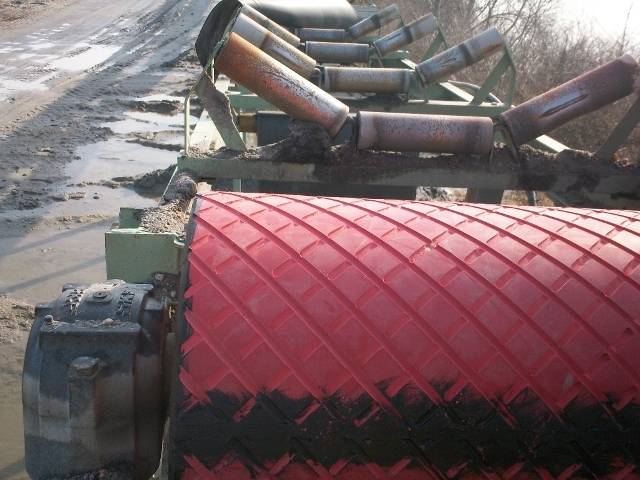 <br />
Hajtódobok gumizása<br />
